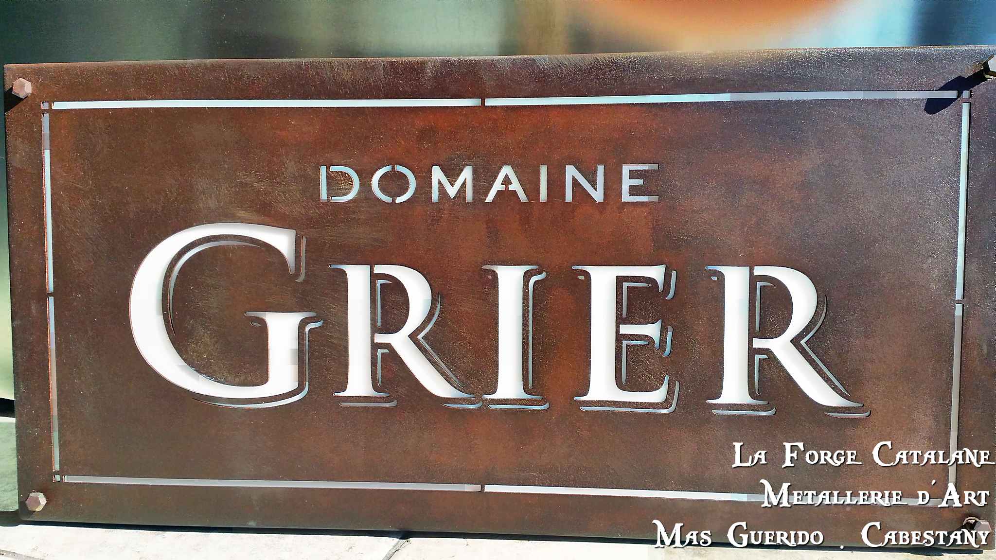 Enseigne decoupe laser Domaine GRIER forge catalane.jpg